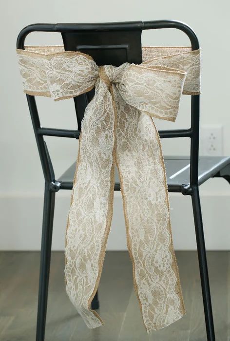 DIY: HOW TO MAKE a CHAIR BOW: 4 Steps Burlap Bow Tutorial, Ribbon Chair, Chair Bows, Church Wedding Decorations, Bbq Wedding, Diy Burlap, Diy Bows, Burlap Bow, Burlap Lace