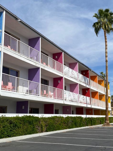 Motel Ideas Architecture, Desert Apartment Building, California Apartment Exterior, Mid Century Apartment Building Exterior, Mid Century Motel, Mid Century Modern Hotel, Modern Motel, Modern Neighborhood, Mid Century Modern Architecture