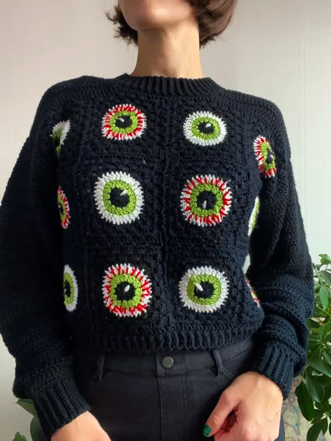 Eyeball Crochet, Halloween Granny Square, Sweater Pattern Crochet, Crochet Jumper Pattern, Crochet Sweater Pattern, Jumper Pattern, Granny Square Sweater, Crochet Cozy, Crochet Jumper