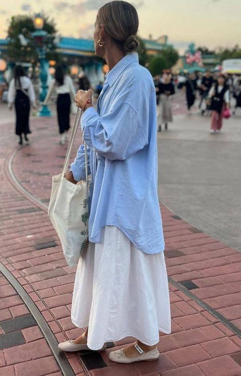 Danish Summer Style, Copenhagen Street Style Summer 2024, Danish Street Style, Gala Outfits, Met Gala Outfits, Rose Parade, Oufits Casual, White Skirt, Mode Inspo