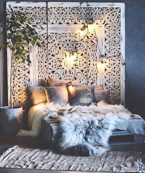 Love the faux fur. Would love a mini version for Airstream bedding. Koti Diy, Bohemian Style Home, Interior Boho, European Home Decor, Boho Bedroom Decor, Lounge Decor, Bohemian Bedroom, Design Del Prodotto, Boho Interior