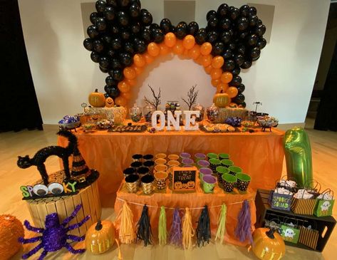 Disney Halloween Party Decorations, Halloween Mickey Mouse, Disney Halloween Parties, Halloween First Birthday, Halloween 1st Birthdays, Mickey Halloween Party, Halloween Themed Birthday Party, Minnie Mouse Birthday Party Decorations, Mickey Mouse Themed Birthday Party