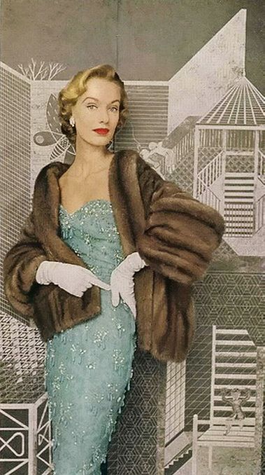 Glamour...1952                                                                                                                                                                                 More Fashion 1950, Mink Stole, Vogue Vintage, Mink Jacket, Beaded Evening Gowns, Fifties Fashion, Look Retro, Fashion 1950s, Vintage Couture