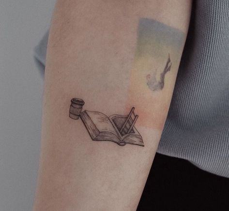 Book Aesthetic Tattoo, Literature Tattoos Minimalist, Minimalist Book Tattoo, Book Worm Tattoo, Bookshelf Tattoo, Tattoos For Writers, Literature Tattoos, Writer Tattoo, Reading Tattoo