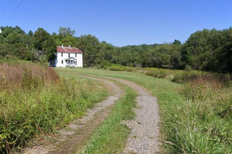 Appalachian farmhouse. Blacksburg, Virginia. Vintage Southern Aesthetic, 1920s Farmhouse, Southern Aesthetic, Blacksburg Virginia, Authentic Farmhouse, Southern Homes, Fantasy Homes, Southern Gothic, Old House Dreams