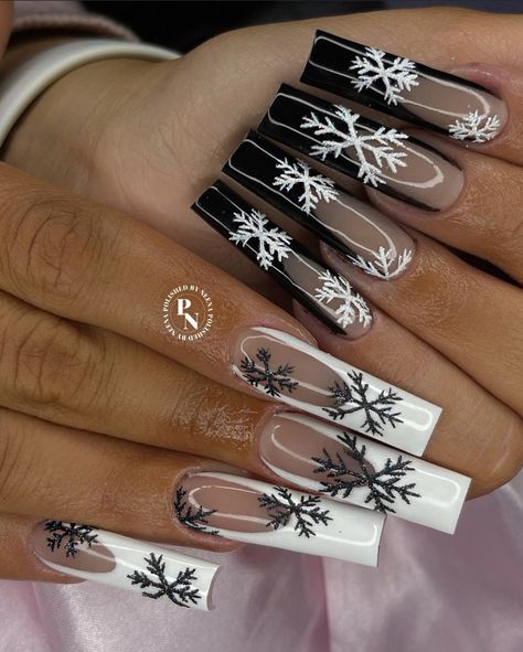 #black #white #snowflake #nails Nails Polish Designs, Christmas Nail Designs Acrylic, Best Summer Nails, Christmas Nail Colors, Christmas Nail Ideas, Holiday Nail, Cute Acrylic Nail Designs, Snowflake Nails, Christmas Nails Acrylic