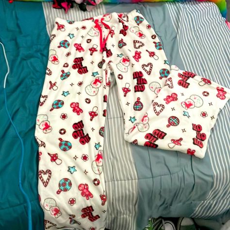 I’ve Never Worn It Before But Theres No Tag, The Color Is White With A Little Bit Of A Cream Color To It Cute Christmas Pjs, Pink Hello Kitty Wallpaper Iphone, Christmas Pj Pants, Christmas Pajama Pants, Fav Products, Christmas Pj, Christmas Pjs, Fame Dr, Kitty Wallpaper