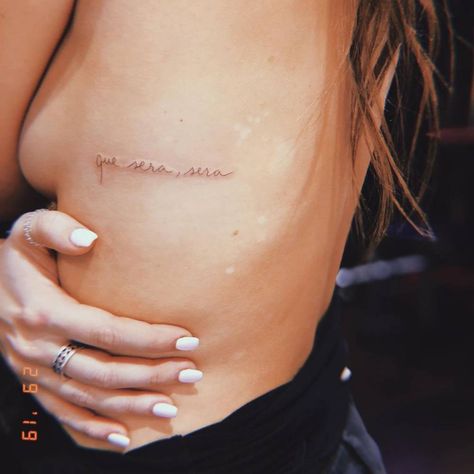 Sera Sera Tattoo, Tattoo On Private Part, Que Sera Sera Tattoo, Handwritten Tattoo, Arm Tattoos Lettering, Private Tattoos, Ribcage Tattoo, 13 Tattoos, Writing Tattoos