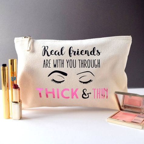 Mercedes Christmas, Bag Sayings, Funny Makeup Bag, Funny Makeup, Diy Makeup Bag, Alphabet Gifts, A Best Friend, Cricut Craft, Sewing Purses