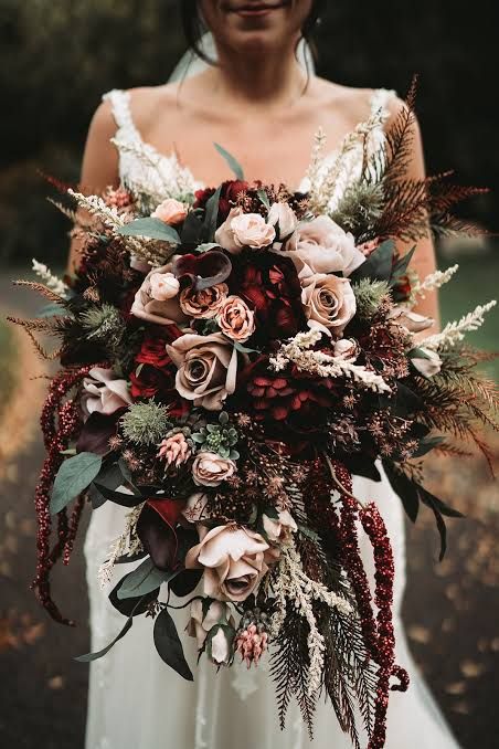 Valentines Day Wedding Bouquet, Moody Boho Wedding Cake, Dark Glam Wedding, Moody Flower Arrangements, Dark Red Bouquet, Gothic Forest Wedding, Wedding Bouquet Dark, Moody Wedding Cake, Harvest Moon Wedding