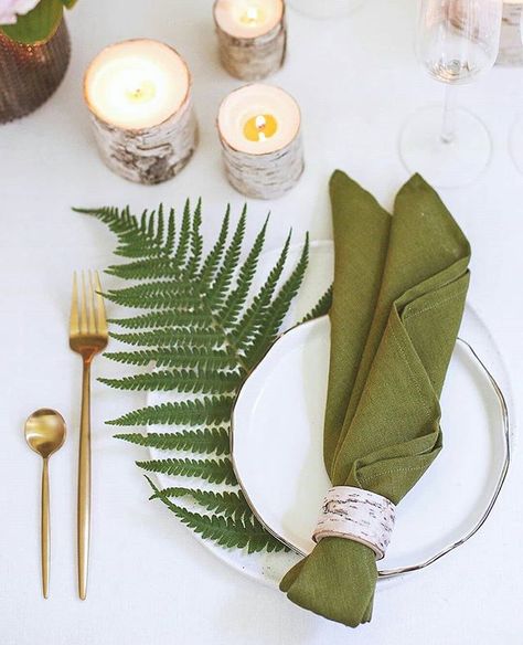 A little bit of woodland on your table with birch bark napkin rings and matching candles.  #farmhousechic #farmhousetable #farmhousehappy #rustichome #rustictheme #cottagestyle #woodlandgreen #woodlanddecor #woodlandwedding #rusticstyle #rustictheme #tablescape #tablescapes #tabledecoration #tablesetup #tablesettings #eventstyling #scandinavianinterior #tabledeco #tablescape #tabletopdecor #woodlanddecor #mossgreen #tablescapestylist #tablesettings #tabledeco #tabletopdecor #bordinredning #infly Barrel Wedding Decor, Linen Napkins Wedding, Woodland Theme Wedding, Garden Chic Wedding, Moss Green Color, Wedding Ceremony Decorations Outdoor, White Wedding Decorations, Greenery Wedding Decor, Barrel Decor