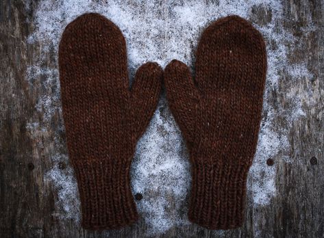 Sometimes, lost mittens happen. Because of this, I’ve created speedy pattern in bulky weight yarn to help remedy the lost mitten situation. I’ve used this pattern a * just a few * times myself whil… Mitten Pattern, Magic Loop, Double Pointed Needles, Mittens Pattern, Wrist Warmers, Stockinette Stitch, Tapestry Needle, Knitting Needles, Stitch Markers