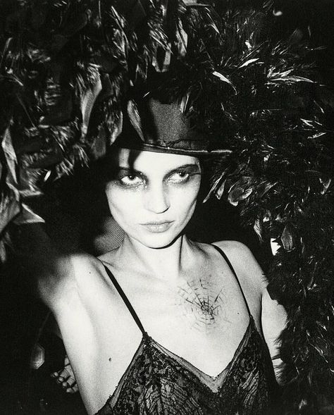 kate moss. Kate Moss Halloween, Kirsty Hume, Jaime King, Mario Sorrenti, Ellen Von Unwerth, Peter Lindbergh, Vogue Us, Milla Jovovich, Halloween Photoshoot