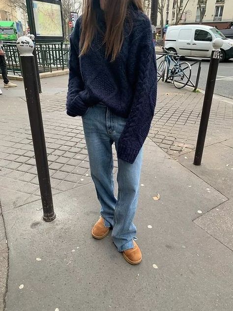 Jeans Jumper Outfit, Norwegian Style Fashion, Fashion Blue Aesthetic, Blue Jumper Outfit, Knitted Jumper Outfit, Norwegian Style, Ootd Aesthetic, Jumper Outfit, Blue Jumper