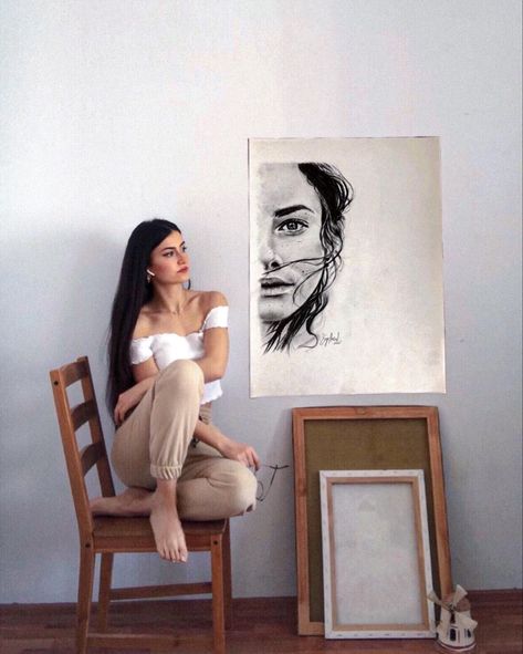 Art Self Portrait Ideas, Painter Photography, Amazing Interior Design, Simple Painting Ideas, Canvas Painting For Beginners, Art Photoshoot, Artsy Photography, Art Studio Room, Art Studio Design