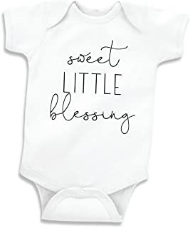 Baby Onies With Sayings, Newborn Shirt Ideas, Cricut Onsies Ideas, Baby Onsie Designs, Newborn Onesie Ideas, Baby Girl Onesie Ideas, Cute Baby Onesies Sayings, Baby Shirt Ideas, Baby Onsies Ideas Girl