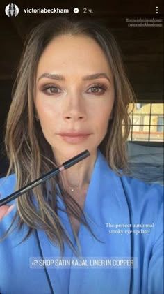 Victoria Beckham Eye Makeup, Victoria Beckham Cosmetics, Victoria Beckham Hair 2024, Victoria Beckham Makeup, Makeup For Hooded Eyelids, Victoria Beckham Hair, Gold Eyeliner, Beauty Words, A Night At The Opera