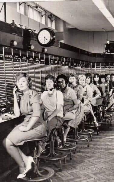 Telephone Exchange, General Post Office, Telephone Vintage, Old Phone, Working People, Foto Art, Old London, Vintage Life, Working Woman