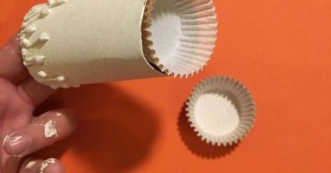 One man's trash is another man's treasure. Stunning! Toilet Paper Roll Crafts For Adults, Roll Wreath, Flameless Tea Lights, Toilet Paper Tube, Candles Diy, Festa Harry Potter, Halloween Candles, Paper Rolls, Toilet Paper Roll