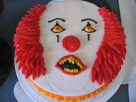 Penny Wise Cake, Halloween Cakes Easy, Clown Scary, Scary Cakes, Clown Cake, Postres Halloween, Halloween Cake Decorating, Clown Party, Pennywise The Clown