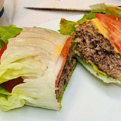 Lettuce Bun Burger, Healthy Meals No Carb, Burger No Bun Ideas, Lettuce Burger Wrap, No Bun Burger Recipes, Burger Without Bun Ideas, Optavia Cheeseburger, Healthy No Carb Dinner, No Carb Food