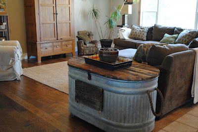 ~Irishman Acres~: Recycled water trough...trunk or tack box Furniture Refurbishing, Barn Table, Live Room, Water Trough, Farmhouse Decorating, Trailer Ideas, Farmhouse Ideas, Farmhouse Furniture, House Projects