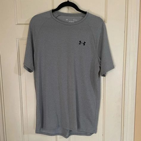 Under Armour Shirt Men Medium Gray Let Shirt Tech La Camiseta Tech Crew Neck Tee Tech Crew, Under Armour Shirt, Nike T, Summer Workout, Nike Tshirt, Under Armour Shirts, Grey Nikes, Athletic Shirts, Under Armour Men