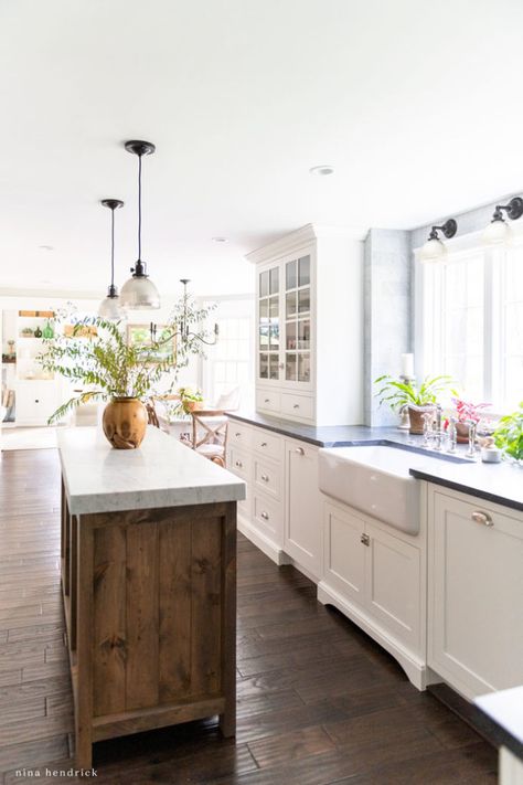 Classic Meets Rustic Kitchen Makeover Kitchen Island Support Post, New England Style Kitchen, Kitchens White, New England Kitchen, Beautiful White Kitchens, Painting Oak Cabinets, Classic White Kitchen, Kitchen Desks, Painted Cabinets