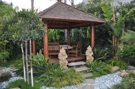 Bali Backyard, Small Garden Gazebo, Subtropical Plants, Bali Huts, Garden Huts, Pergola Outdoor Living, Bali Garden, Balinese Garden, Balinese Decor