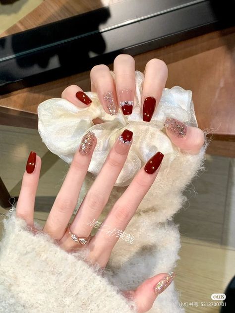 Christmas Nails Glitter, Elegant Touch Nails, Gel Toe Nails, Glittery Nails, Subtle Nails, Gel Nails Diy, Pretty Gel Nails, Really Cute Nails, Gel Nail Colors