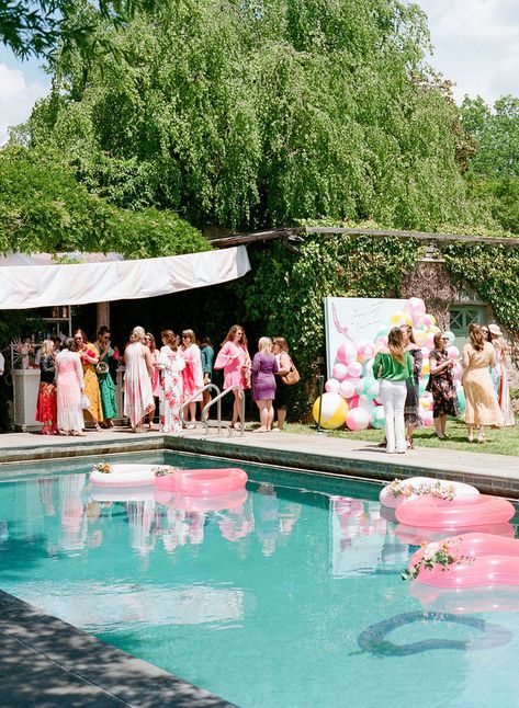 All Things Pastel Summer Pool Party - Inspired By This Bachelorette Party Pastel Colors, Elegant Pool Party Decorations, Pool Bridal Shower Ideas, Pool Party Bridal Shower Ideas, Elegant Pool Party, Pool Party Brunch, Bridal Shower Pool Party, Vineyard Dinner Party, Pool Party Attire