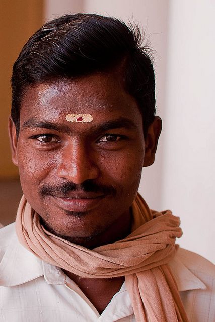 Indian man with shawl by Stéphane Gisiger, via Flickr Men's Portrait Photography, Digital Portrait Illustration, Human Figure Sketches, Indian Boy, Indian Men, Indian People, Man Photography, Men Photography, Indian Man