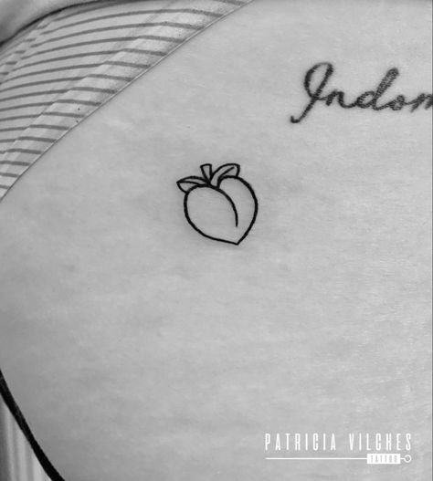 Peach Line Tattoo, Peach Stick And Poke, Peach Tattoo Small Outline, Dainty Peach Tattoo, Small Food Tattoos, Tiny Peach Tattoo, Simple Peach Tattoo, Cute Small Peach Tattoo, Peachy Tattoo On But