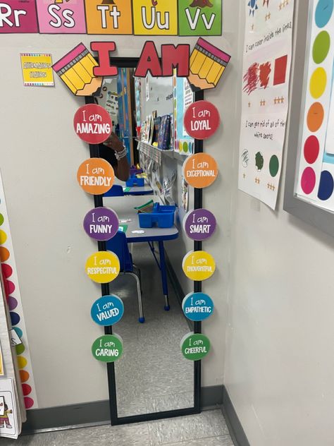 Motivation Mirror Classroom, Preschool Mirror Decor, Kg3 Classroom Decoration, Kindness Decorations Classroom Decor, Cool Preschool Classrooms, Affirmations Station Classroom, Kindergarten Classroom Decor Diy, I Am Mirror Classroom, Pre K Room Decor