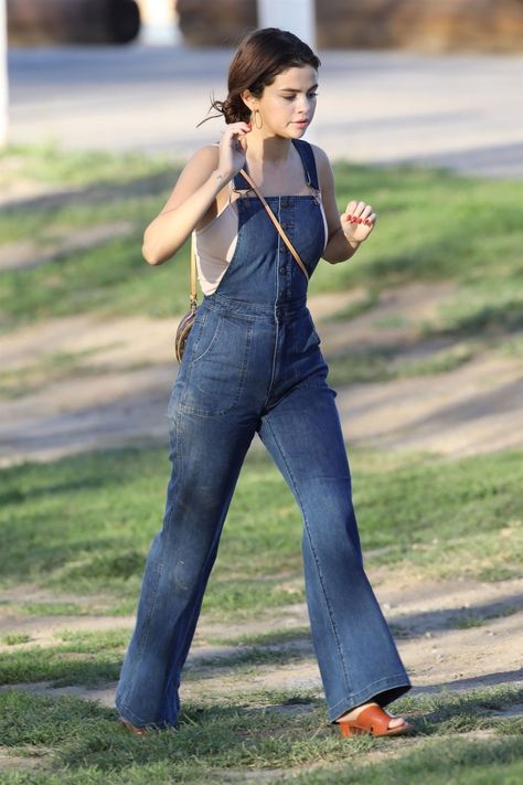 February 2: Selena at a park in Los Angeles, CA Selena Gomez Jeans, Justin Bieber Quotes, Messy Clothes, Selena Gomez Album, Sabrina Carpenter Outfits, Overall Jumper, Selena Gomez Outfits, Selena Gomez Style, Kids Dress Up