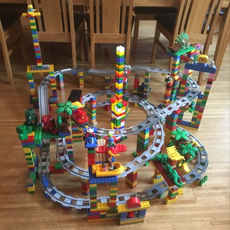 Train Track Ideas, Lego Duplo Train, Lego Track, Lego Duplo Town, Lego Village, Lego Club, Lego Diy, Kids Toys For Boys, Lego Activities