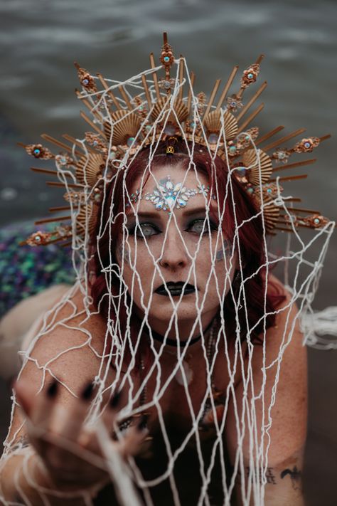 Beautiful siren photos taken by Sequoia Thein! Plus Size Siren Costume, Evil Siren Costume, Siren Teeth, Selkie Costume, Zee Core, Witch Moodboard, Siren Cosplay, Siren Beauty, Siren Photoshoot