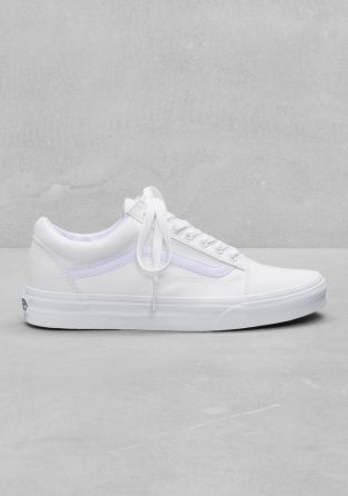 Clean White Tennis Shoes, White Old Skool Vans, Vans Old Skool White, Old Skool Vans, Tenis Vans, Perfect Sneakers, White Tennis Shoes, Gym Shoes, Sneaker Heels