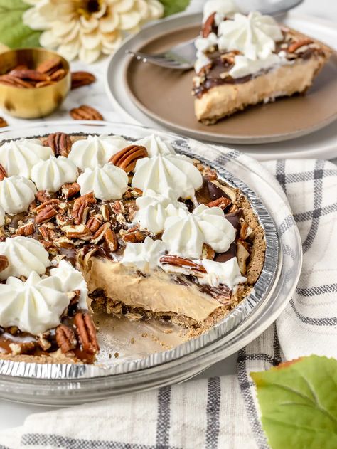 No Bake Turtle Pie - with Pecan Crust - Entirely Elizabeth No Bake Turtle Pie, Turtle Pie Recipe, Pecan Crust Recipe, Desserts For Thanksgiving, Best Amish Recipes, Turtle Pie, Caramel Pecans, Pecan Pie Crust, Baking Recipes Pie