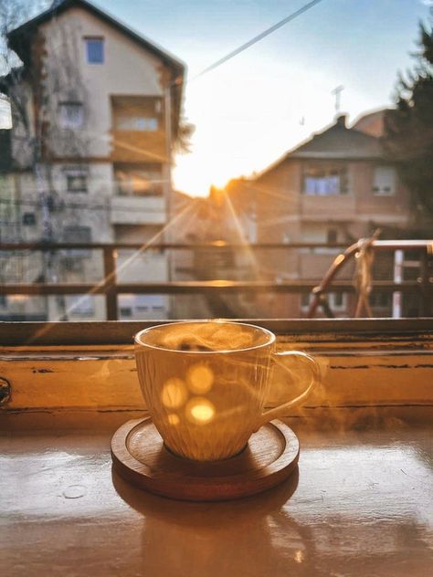 Cup of hot morning coffee with sunrise on the back Sunrise Breakfast, Good Morning Sun, Sunrise Coffee, Coffee In The Morning, Food Photoshoot, Winter Air, Coffee Talk, Cozy Mornings, Vibes Art