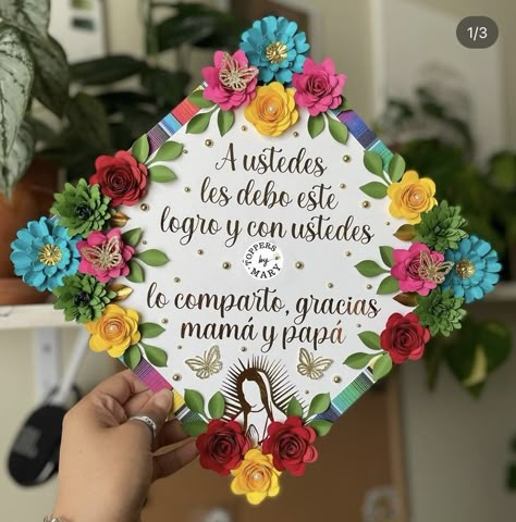 Grad Cap Ideas First Generation, Immigrant Cap Decoration, First Gen Grad Cap, Grad Cap Ideas Hispanic, Graduation Cap Floral, Grad Caps Spanish, Grad Cap Quotes Spanish, Hispanic Cap Graduation, Spanish Grad Cap Ideas