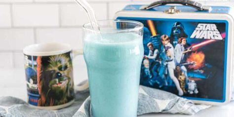 Star Wars Blue Milk Churro Toffee Recipe, Star Wars Blue Milk, Blue Milk Recipe, Churro Toffee, Star Wars Drinks, Disney Dishes, Star Wars Food, Toffee Recipe, Passion Fruit Juice