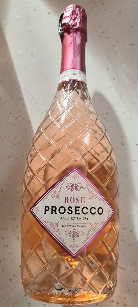 Rosé Prosecco Rose Prosecco, Prosecco Wine, Dr Items, Pretty Alcoholic Drinks, Wedding Champagne, This Is My Life, Champagne Wedding, All I Want, Rosé Wine Bottle