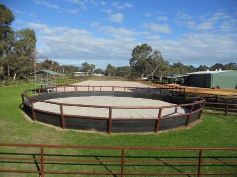 Round Yard Horse, Diy Horse Corral Round Pen, Wood Round Pens For Horses, Wooden Round Pen For Horses, Outdoor Arena Horses, Round Pens For Horses, Horse Corral, Horse Arena, Horse Barn Ideas Stables