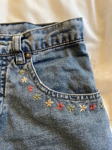 How To Embroider Denim, Jeans Embroidery Flower, Jean Pants Embroidery Ideas, Embroidered Flowers On Clothes, Flower Jean Embroidery, How To Sew A Flower On Jeans, Jean Flower Embroidery, Jeans With Flowers Embroidery, Embroidery Flowers On Clothes