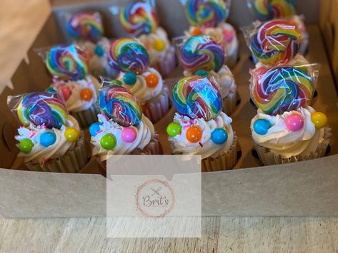 Candy Themed Cupcakes, Candyland Cupcakes, Candy Land Cupcake Ideas, Candyland Birthday Cupcakes, Candyland Cupcake Ideas, Cupcake Candyland, Candyland Pastel Theme Party, Cupcake Commons Candyland Decorations, Candy Land Cupcakes