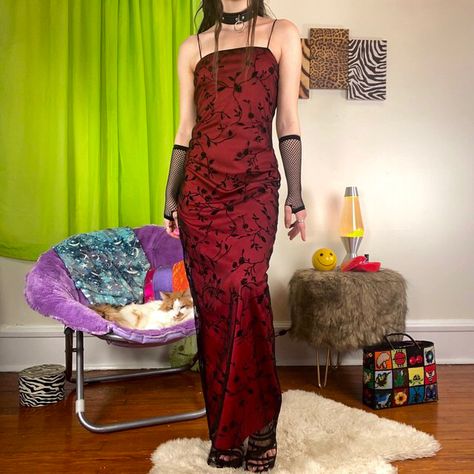 Goth Gown, 90s Prom Dresses, Goth Prom Dress, 90s Birthday, 90s Prom, Prom 2022, Dream Prom Dress, Prom Inspo, Birthday Inspo