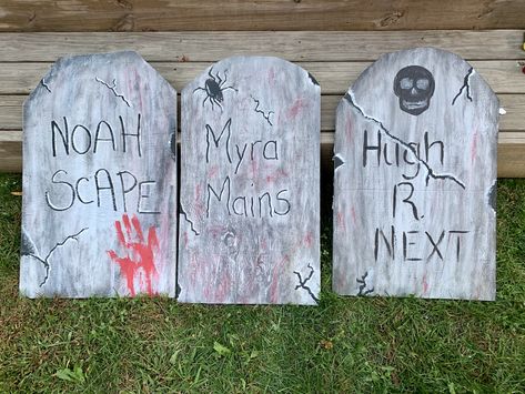 Headstones Halloween, Tombstones Diy, Tombstone Diy, Horror Crafts, Spooky Ideas, Halloween Party Decor Diy, Halloween Outside, Halloween Party Snacks, Neil Patrick