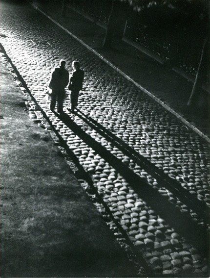 Paris streets in the 30's. Birthplace of Noir Atmospheric Photography, James Nachtwey, Paris Streets, Diane Arbus, Steve Mccurry, Robert Doisneau, Henri Cartier Bresson, French Photographers, Vintage Paris