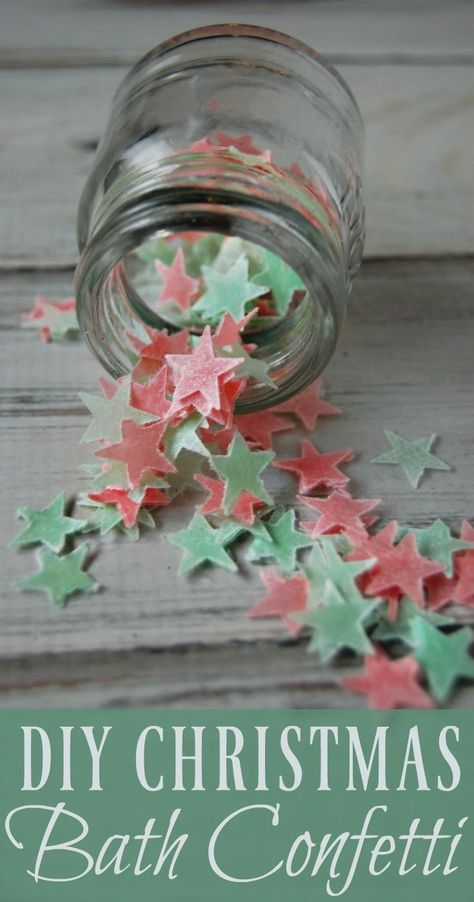 DIY Christmas Bath Confetti! Who knew you could make your own bath confetti! This makes such a great (and easy) holiday gift! No artificial dyes, no fake fragrances! Bath Confetti, Simple Holiday Gifts, Artificial Dyes, Creative Diy Gifts, Diy Holiday Gifts, Diy Spa, Navidad Diy, Cadeau Diy, Homemade Bath Products